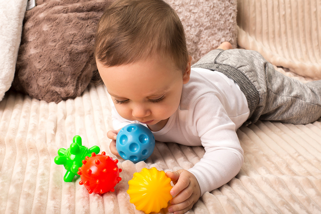 Giochi neonati 0–3 mesi: palle sensoriali morbide